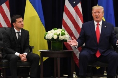 Президент Украины говорит, что в звонке Трампа шантажа не было